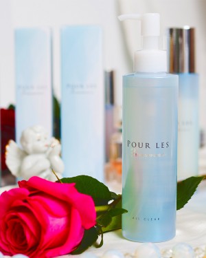 Очищающий гель 2 в 1 для умывания и демакияжа Pour Les Femmes All Clear